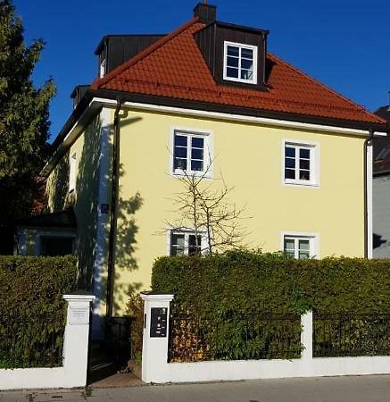 Helle Und Ruhige Dachgeschosswohnung München Eksteriør billede