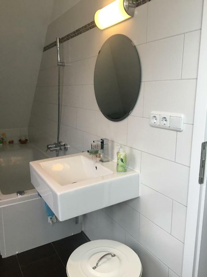 Helle Und Ruhige Dachgeschosswohnung München Eksteriør billede